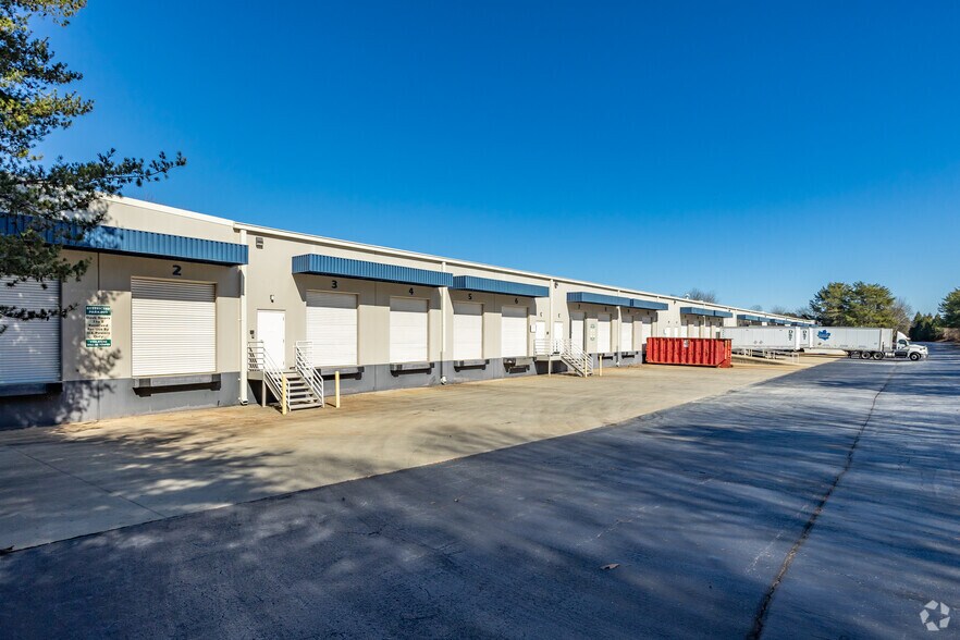 4777 Aviation Pky, Atlanta, GA à louer - Photo de l’immeuble – Image 3 sur 5
