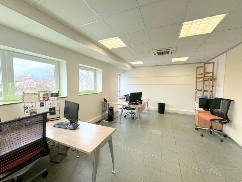 Bureau dans Houilles à louer - Photo de l’immeuble – Image 2 sur 11