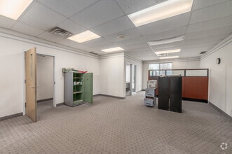 940 Babbitt Rd, Euclid, OH à louer Photo intérieure– Image 2 sur 7