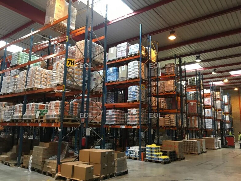 Local d’activités dans Combs-la-Ville à louer - Photo de l’immeuble – Image 2 sur 4