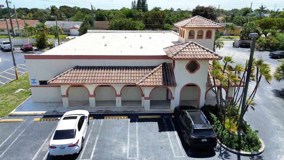 650 W Boynton Beach Blvd, Boynton Beach, FL à vendre - Photo de l’immeuble – Image 2 sur 54