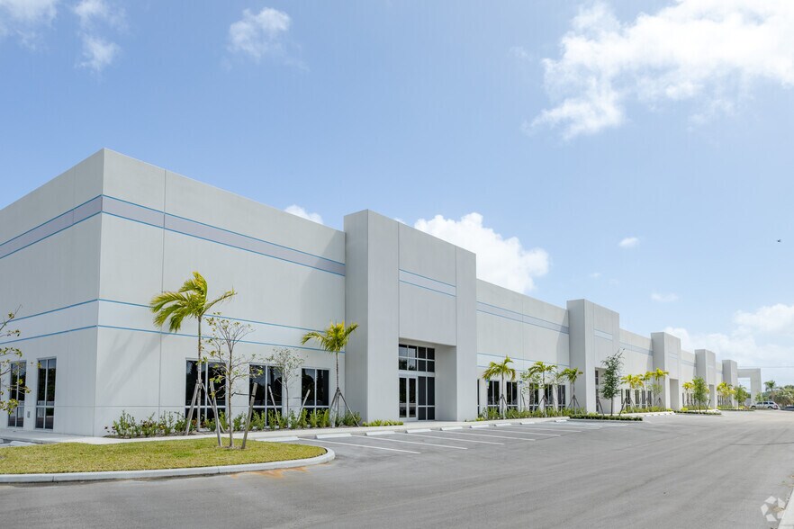 1501 N Florida Mango Rd, West Palm Beach, FL à louer - Photo de l’immeuble – Image 2 sur 21
