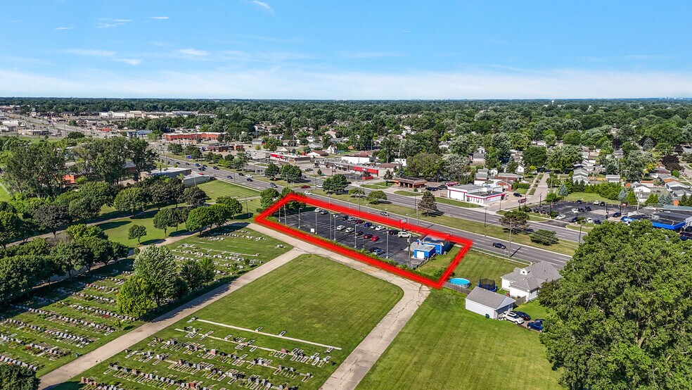 33500 S Gratiot Ave, Clinton Township, MI à louer - Photo de l’immeuble – Image 3 sur 23