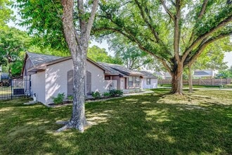 9218 Hammerly Blvd, Houston, TX à louer Photo de l’immeuble– Image 2 sur 21