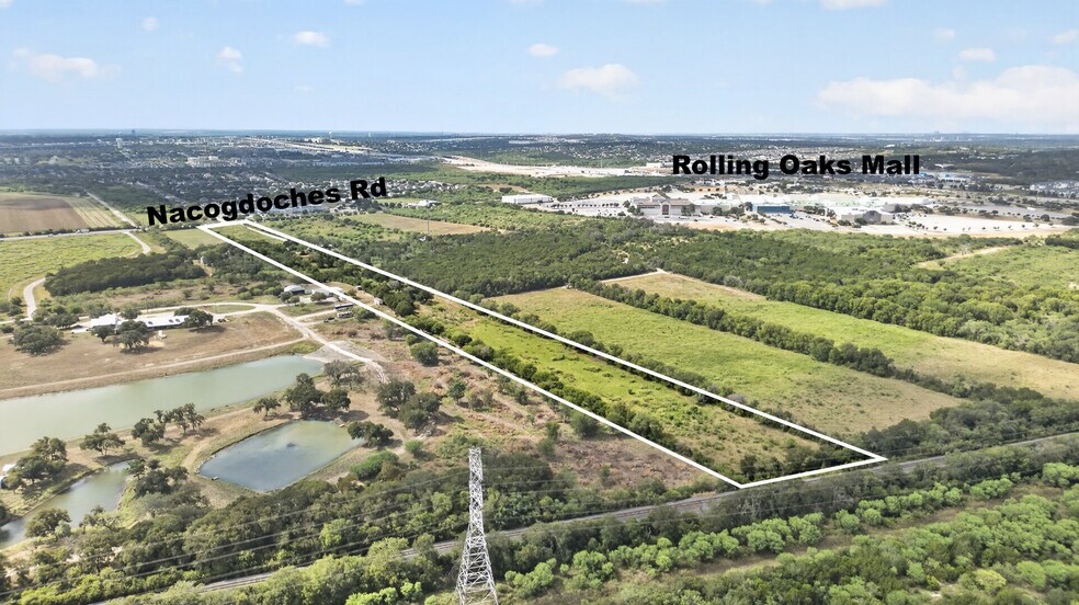 17197 Nacogdoches Rd, San Antonio, TX à vendre - Photo de l’immeuble – Image 1 sur 17