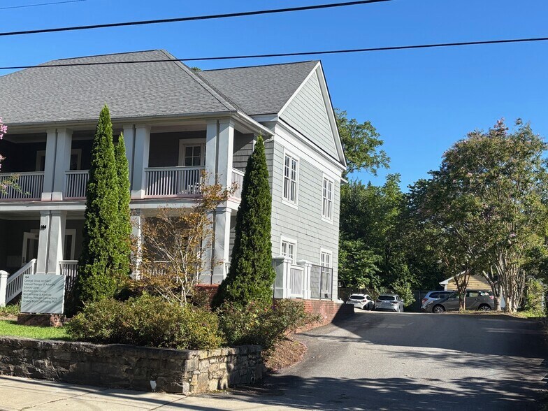 184 E Chestnut St, Asheville, NC à louer - Photo de l’immeuble – Image 2 sur 3