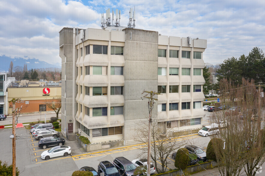 1750 E 10th Ave, Vancouver, BC à louer - Photo de l’immeuble – Image 3 sur 6