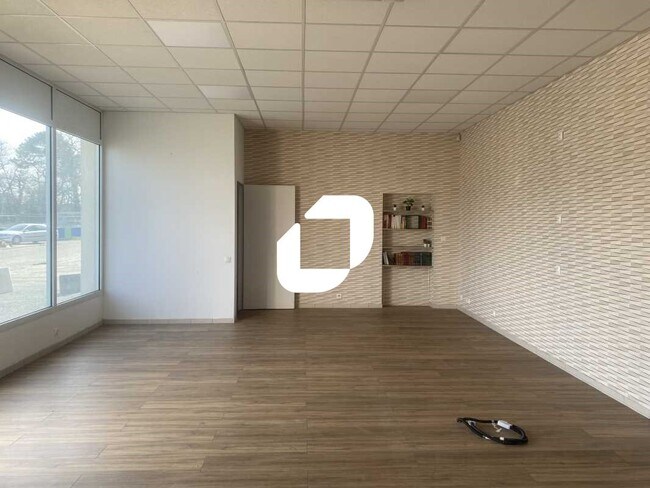 Plus de détails pour Local commercial à louer