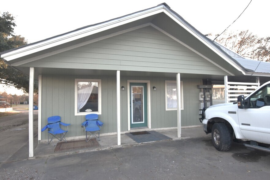 767 W Main St, Bellville, TX à vendre - Photo de l’immeuble – Image 3 sur 8