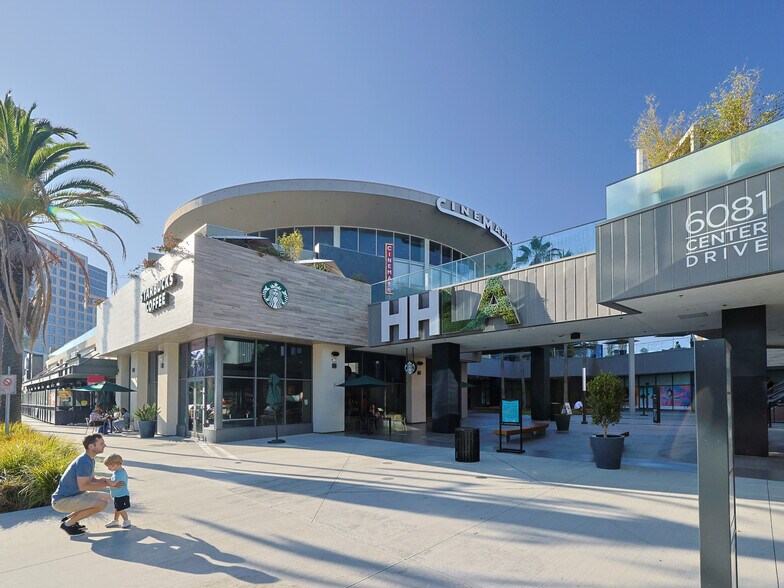 6081 Center Dr, Los Angeles, CA à louer - Photo de l’immeuble – Image 2 sur 53