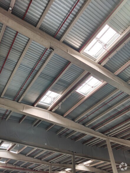 Industriel/Logistique dans Cabanillas Del Campo, Guadalajara à louer - Photo de l’immeuble – Image 3 sur 9