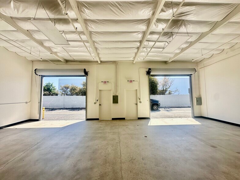 1523 W Struck Ave, Orange, CA à louer - Photo de l’immeuble – Image 3 sur 10