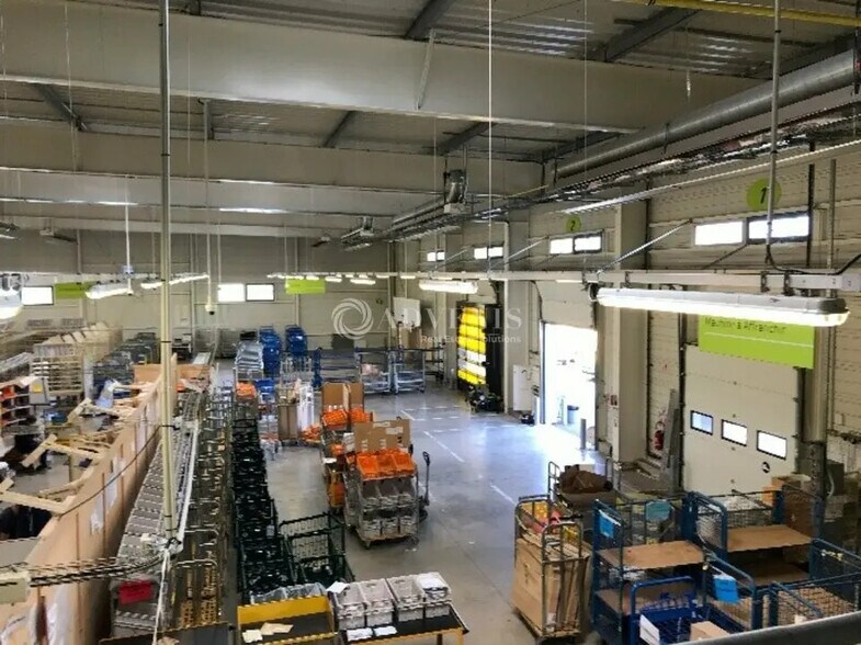 Local d’activités dans Joué-lès-Tours à louer - Photo de l’immeuble – Image 3 sur 8