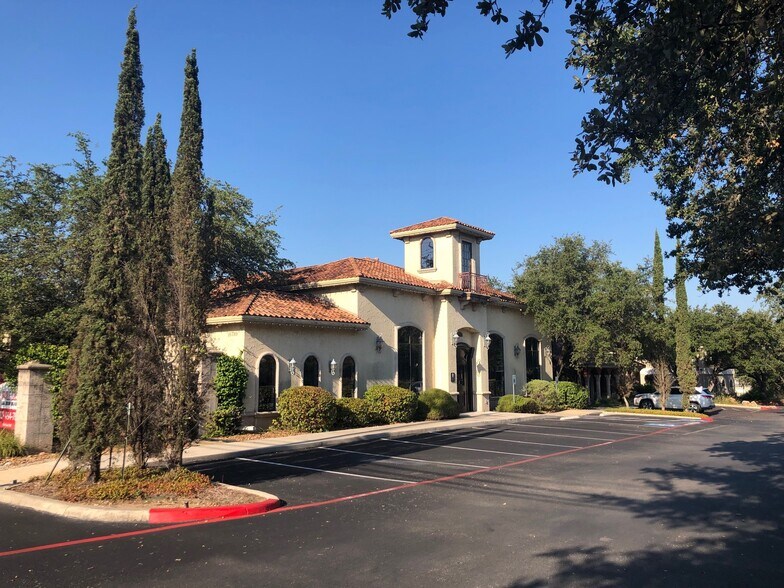 16789 San Pedro Ave, San Antonio, TX à louer - Photo de l’immeuble – Image 2 sur 13
