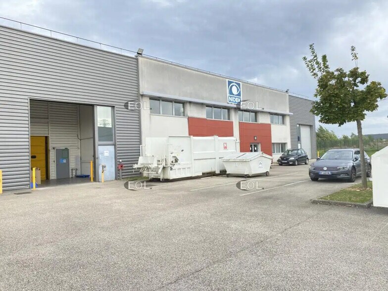 50 Rue Jean Zay, Saint-Priest à louer - Photo de l’immeuble – Image 3 sur 12