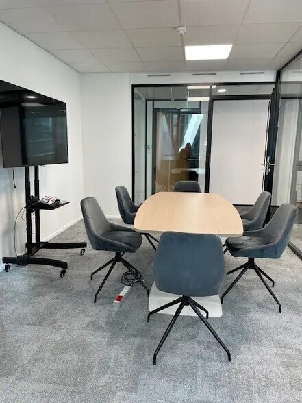 Espace de coworking dans Courbevoie à louer - Photo de l’immeuble – Image 3 sur 4