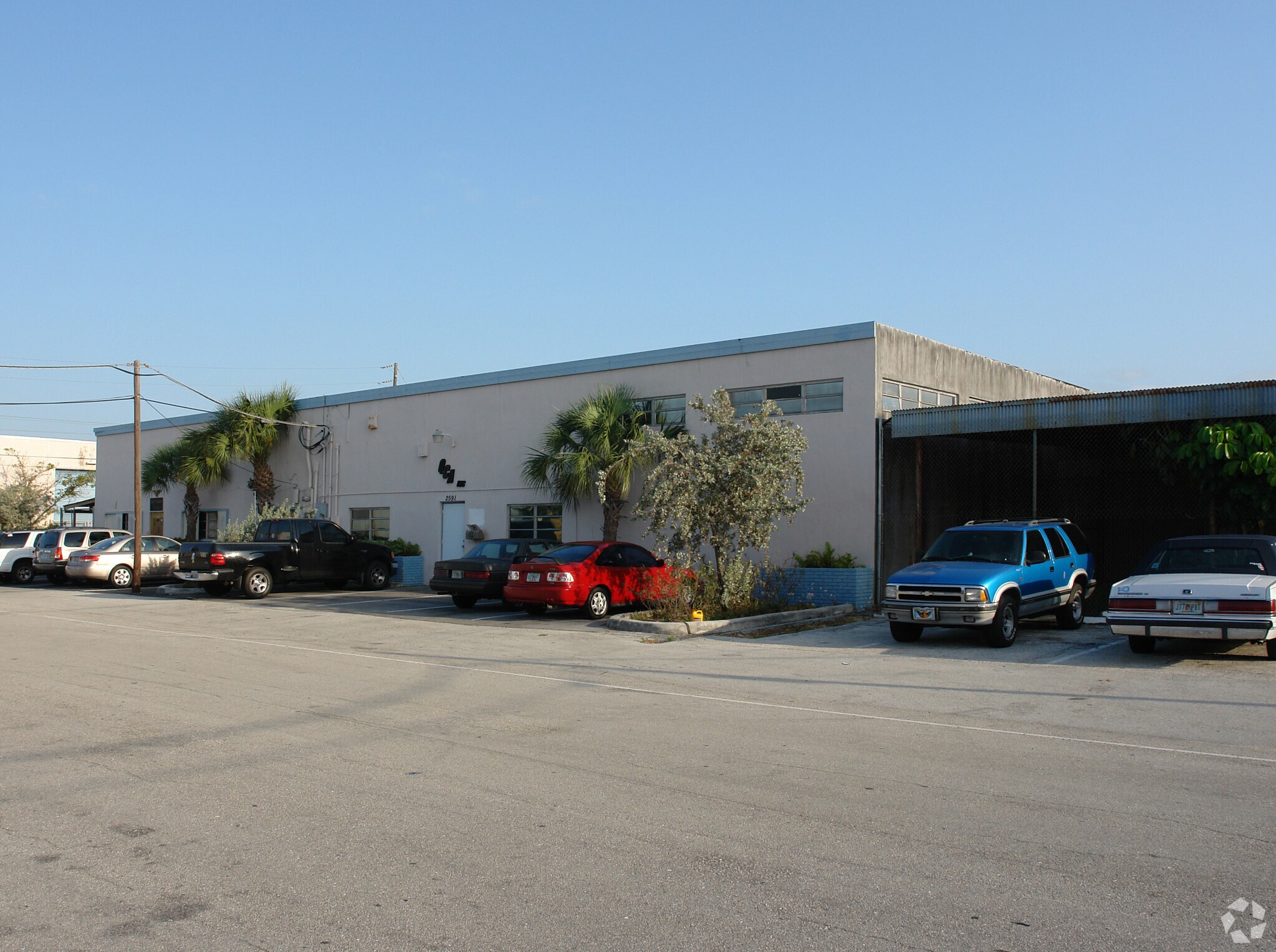2591-2595 NW 4th Ct, Fort Lauderdale, FL à louer Photo de l’immeuble– Image 1 sur 15
