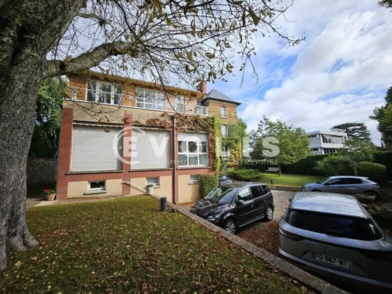 Bureau dans Bourg-la-Reine à louer - Photo de l’immeuble – Image 1 sur 20