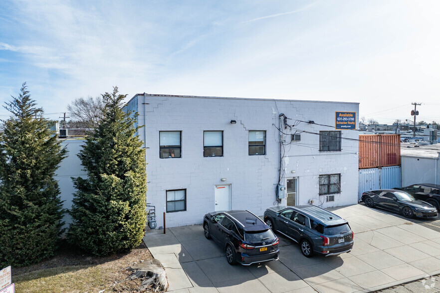 74 State St, Westbury, NY à louer - Photo principale – Image 1 sur 5