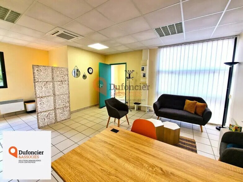 Bureaux/Médical dans Saint-Benoît à louer - Photo intérieure – Image 2 sur 6