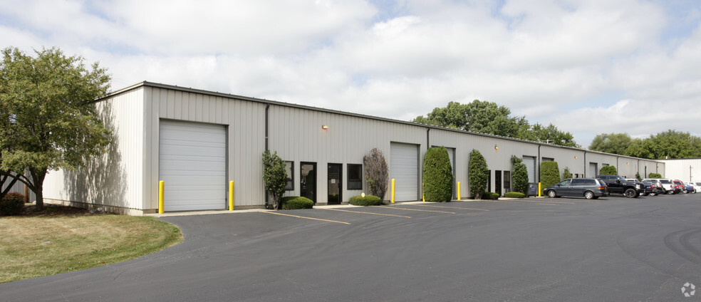 947 Carney Ct, Antioch, IL à louer - Photo de l’immeuble – Image 2 sur 97