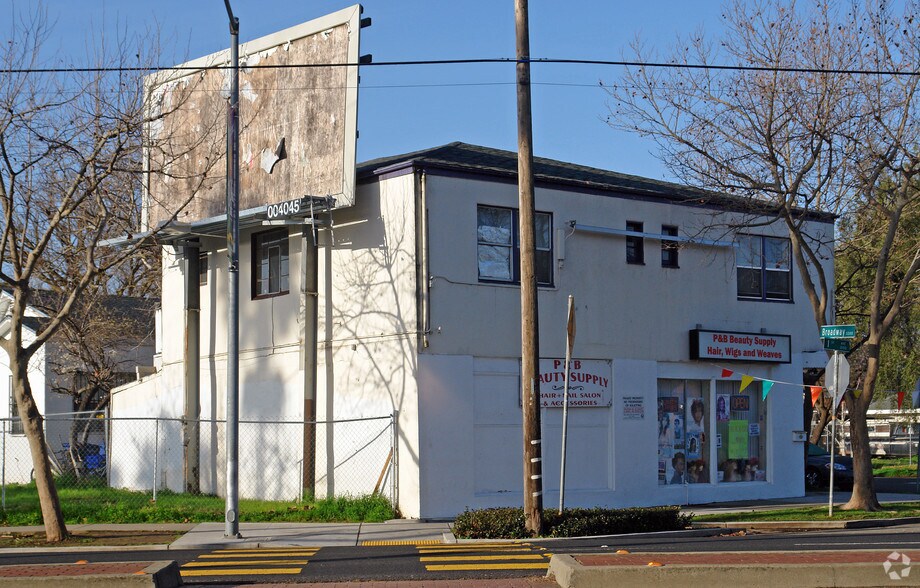 3200 Broadway, Sacramento, CA à vendre - Photo de l’immeuble – Image 2 sur 2