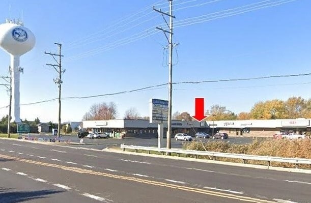 2114 W Algonquin Rd, Lake In The Hills, IL à louer Photo de l’immeuble– Image 1 sur 5