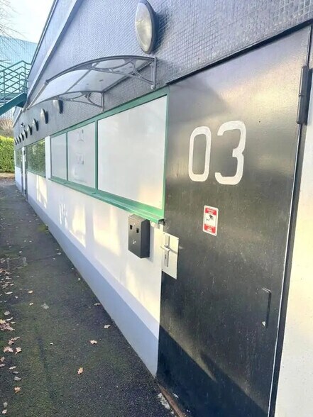 Local d’activités dans Taverny à louer - Photo de l’immeuble – Image 1 sur 8