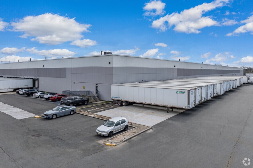 301-321 Herrod Blvd, South Brunswick, NJ à louer - Photo de l’immeuble – Image 3 sur 5