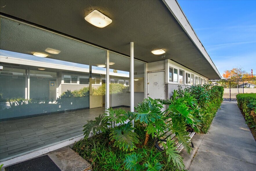 1376 N Waterman Ave, San Bernardino, CA à louer - Photo de l’immeuble – Image 2 sur 24