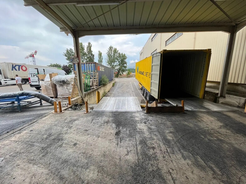 Industriel/Logistique dans Aubagne à louer - Photo de la construction – Image 3 sur 12