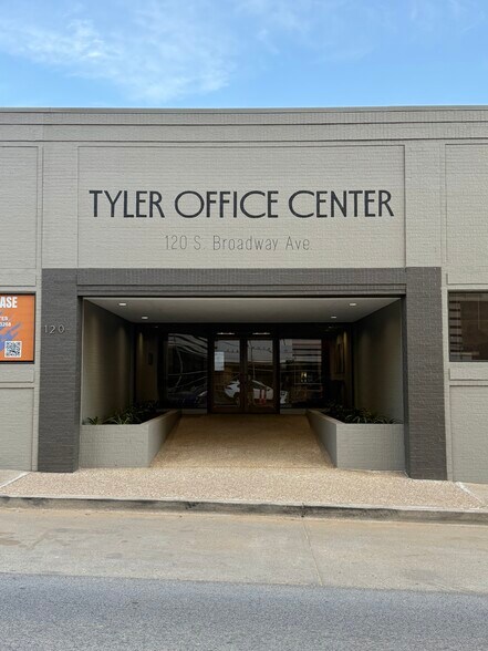 120 S Broadway Ave, Tyler, TX à louer - Photo principale – Image 1 sur 9