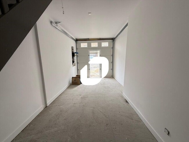 Plus de détails pour Rue Du General Leclerc, SAINT-OUEN-L'AUMONE - Local d'activités à louer
