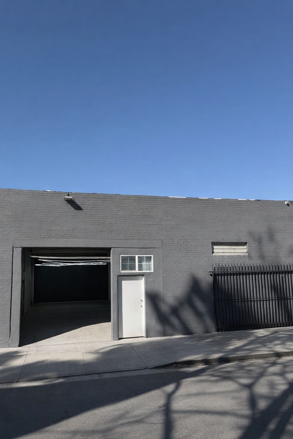14855 Bessemer St, Van Nuys, CA à louer Photo de l’immeuble– Image 1 sur 6