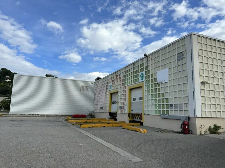 Industriel/Logistique dans Aubagne à louer - Photo de l’immeuble – Image 3 sur 5