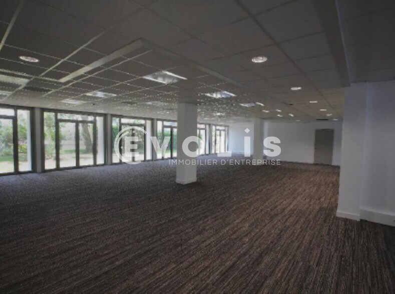 11 Avenue Morane Saulnier, Vélizy-Villacoublay à louer - Photo de l’immeuble – Image 1 sur 6