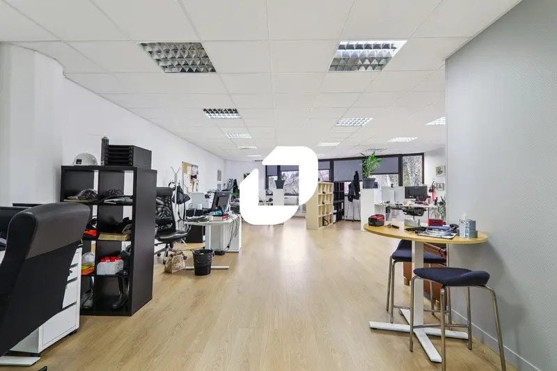 Bureau dans Argenteuil à vendre - Photo de l’immeuble – Image 3 sur 14