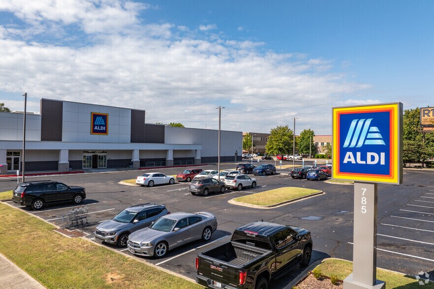 785 Union Ave, Memphis, TN à louer - Photo de l’immeuble – Image 2 sur 5