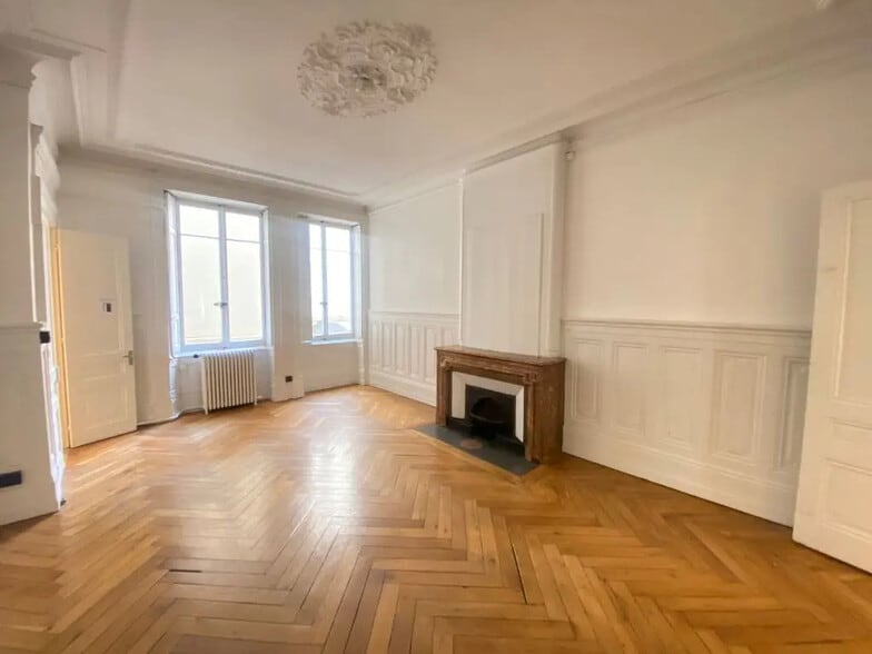 Bureau dans Lyon à louer - Photo de l’immeuble – Image 2 sur 7