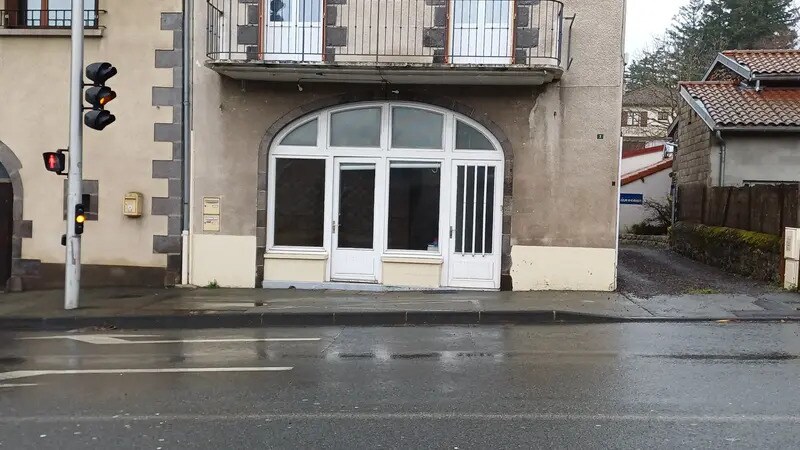 Local commercial dans Orcines à louer - Photo de l’immeuble – Image 2 sur 6