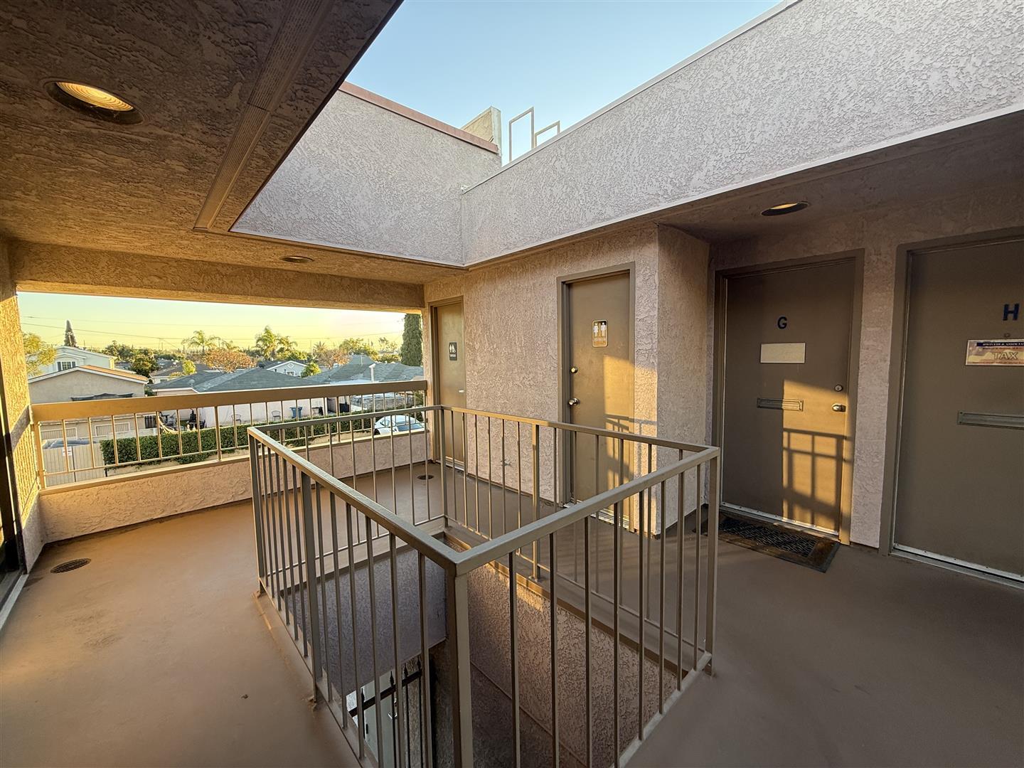 12328 South St, Cerritos, CA à louer Photo de l’immeuble– Image 1 sur 5