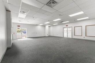 35425 W Michigan Ave, Wayne, MI à louer Photo intérieure– Image 2 sur 7