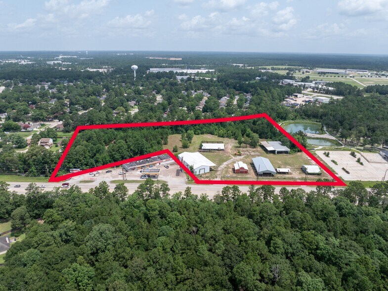 1211 N Loop 336 E, Conroe, TX à vendre - Photo de l’immeuble – Image 1 sur 3