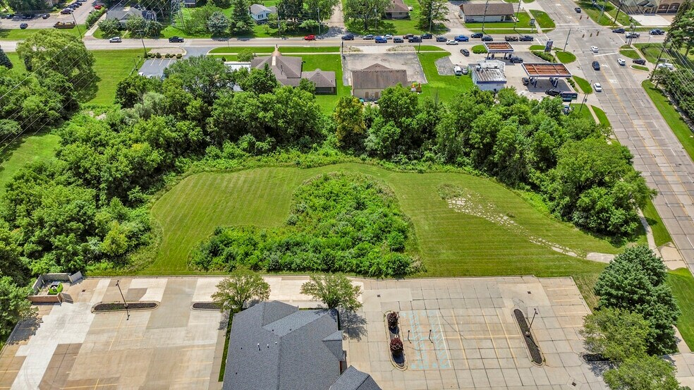 38500 Garfield Rd, Clinton Township, MI à vendre - Aérien – Image 3 sur 14