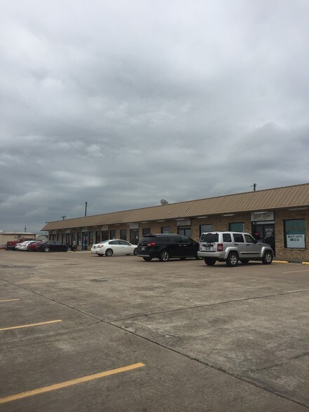 235 Hewitt Dr, Hewitt, TX à louer - Photo de l’immeuble – Image 1 sur 4