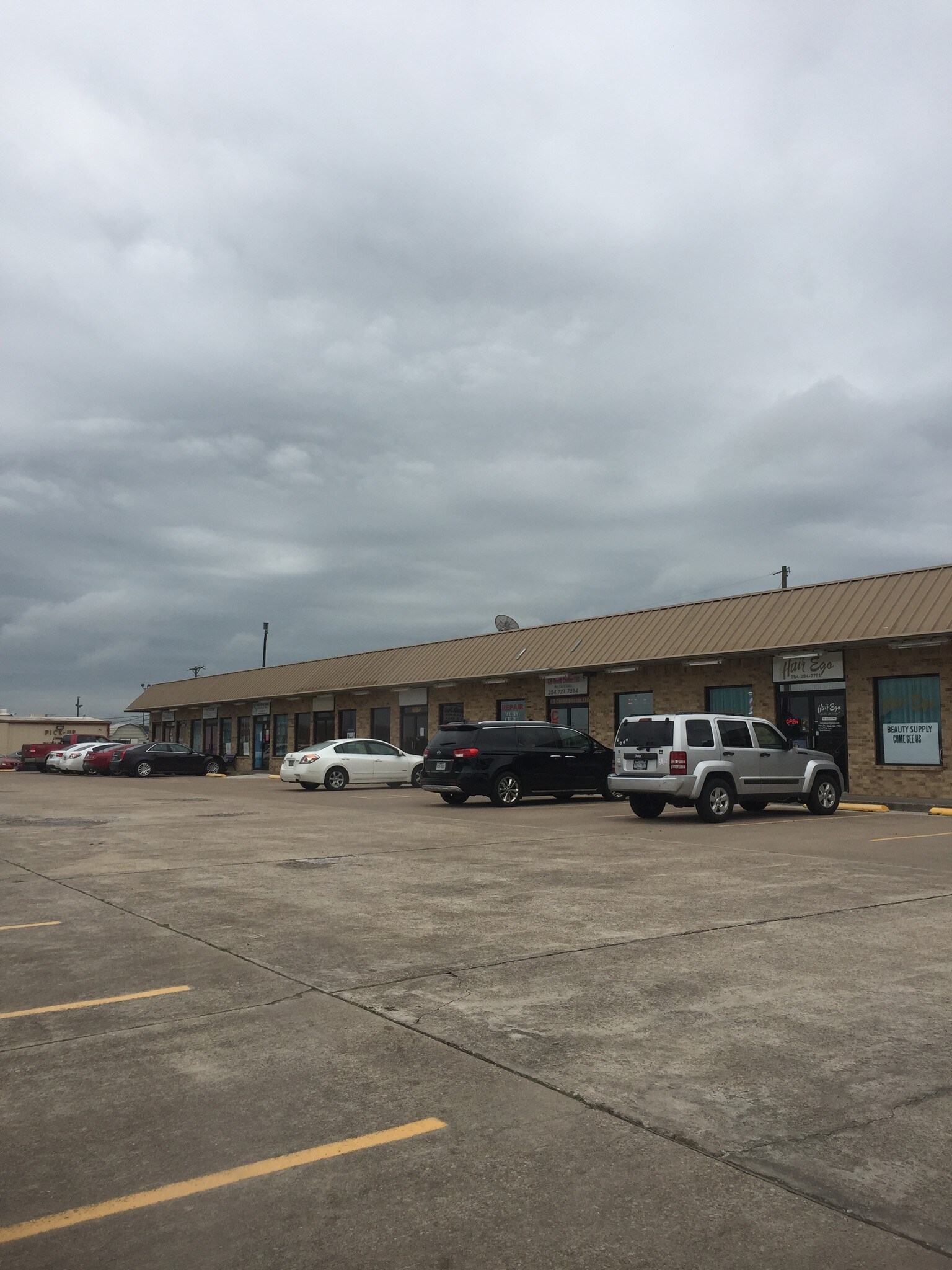 235 Hewitt Dr, Hewitt, TX à louer Photo de l’immeuble– Image 1 sur 5