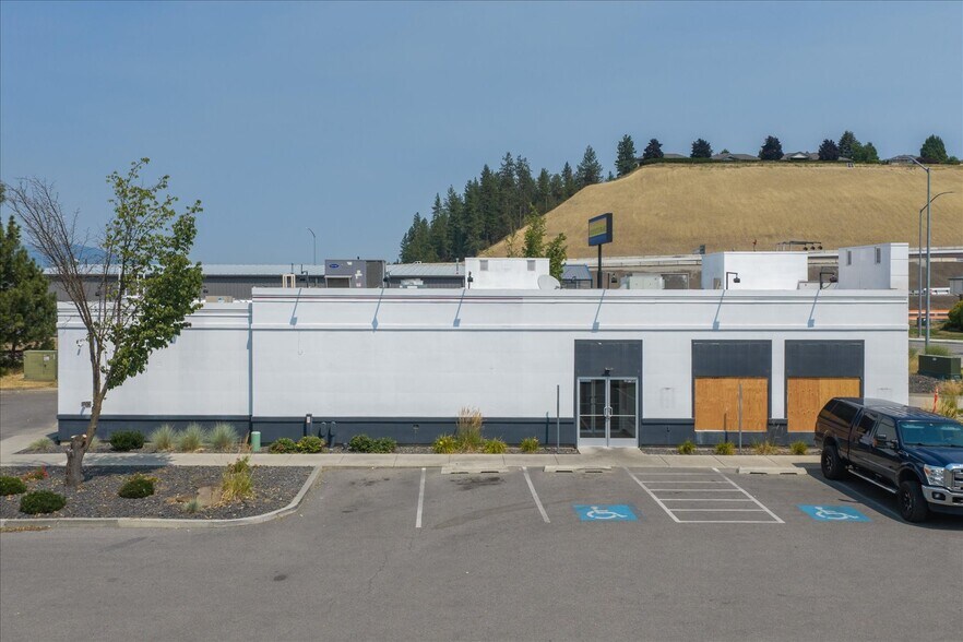 325 N Ross Point Rd, Post Falls, ID à vendre - Photo de l’immeuble – Image 2 sur 28