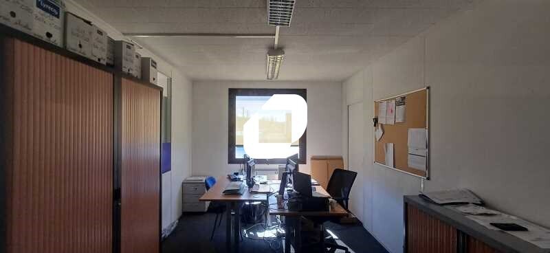 Bureau dans Aubergenville à louer - Photo de l’immeuble – Image 3 sur 8