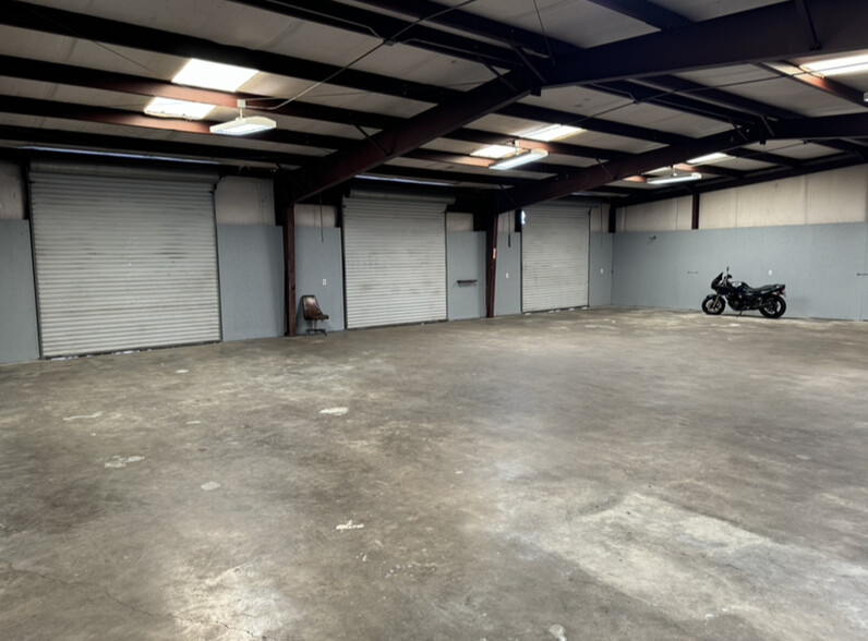 4010 Main Ave, Groves, TX à louer - Photo de l’immeuble – Image 3 sur 22