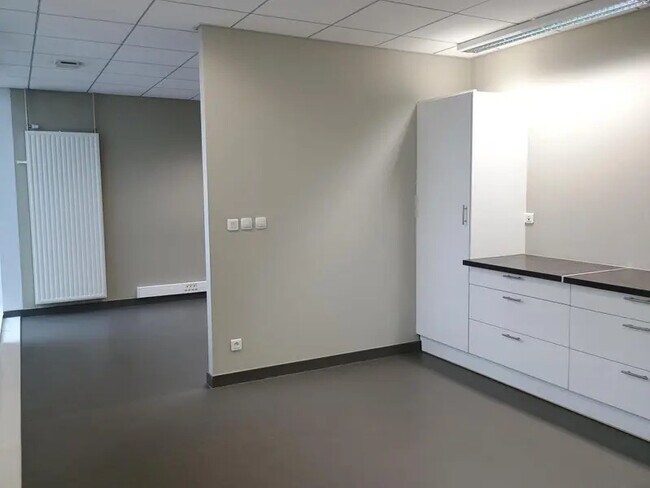 Plus de détails pour 110 4 Rue Germaine Tillion, Saint-Genis-Pouilly - Bureau, Bureau/Médical à louer